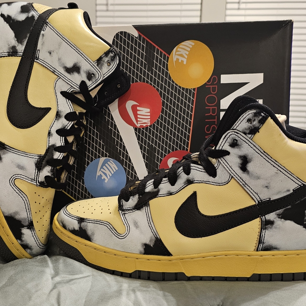 NWT Nike Black and Yellow Dunks Men's Size 10.5